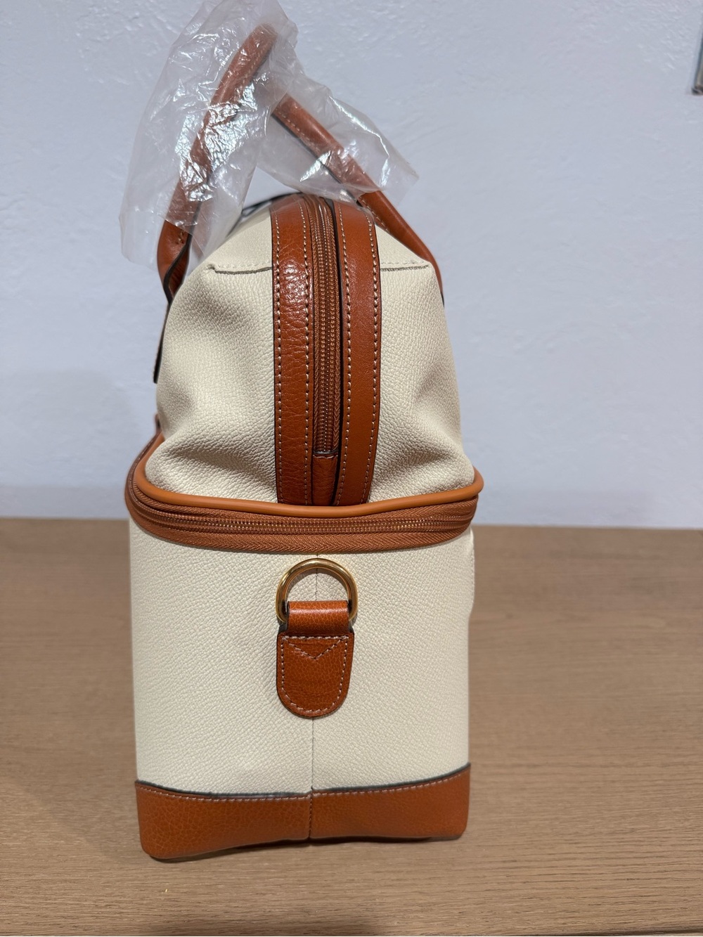Bric’s Firenze Train Case - Cream with Tan Trim - Picture 5 of 10
